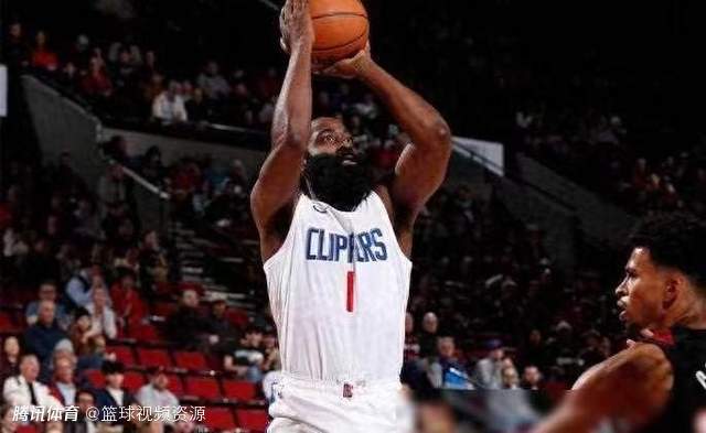 包含哈登回归赛场，关键助攻首场状态亮眼，勇士观众沸腾！的词条